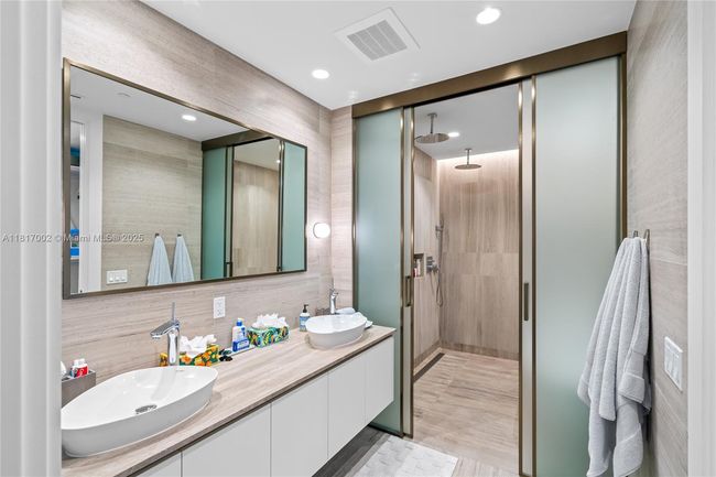 APT-1602 - 5775 Collins Ave, Condo with 2 bedrooms, 3 bathrooms and null parking in Miami Beach FL | Image 57