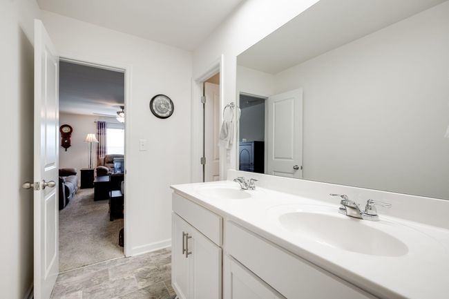 #3 Jack & Jill bath upstairs | Image 31