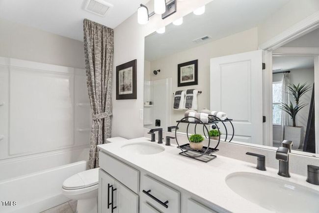 Greystone - Secondary Bath | Image 20