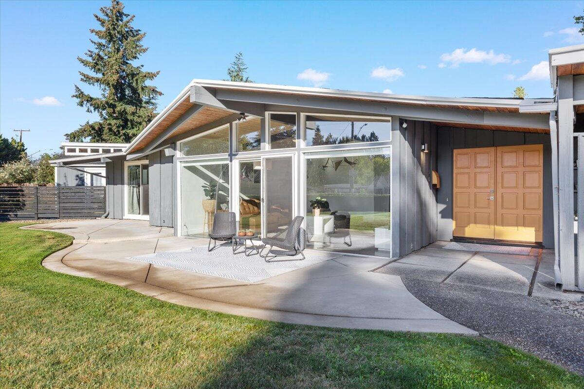 Lindero Ave, Medford, OR 97504
