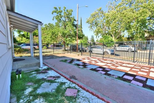 4422 52nd St, Sacramento, CA, 95820-4134 | Card Image