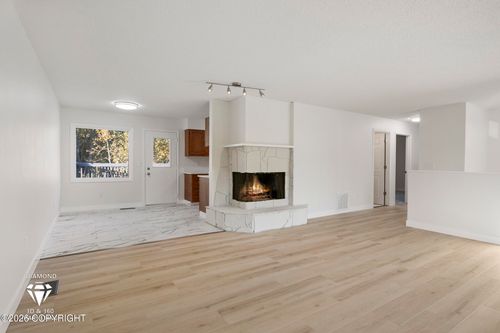 17505 Baronoff Ave, Eagle River, AK, 99577-8142 | Card Image