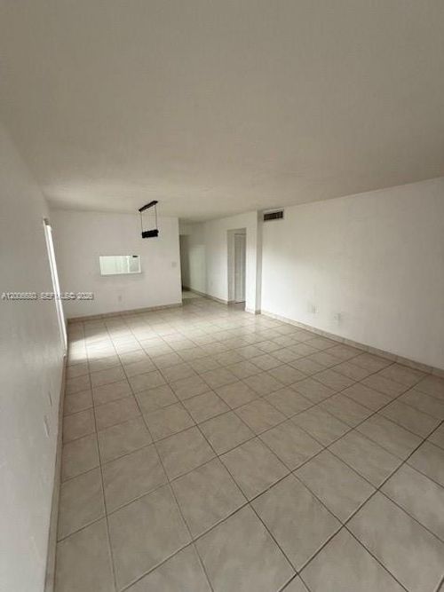c404-6884 N Kendall Dr, Pinecrest, FL, 33156-1532 | Card Image