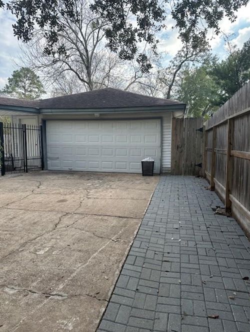 10811 Cranbrook Rd, Houston, TX, 77042-1323 | Card Image