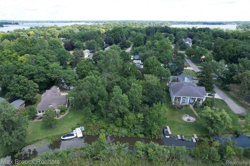 VAC Daron Ln, West Bloomfield, MI, 48324 | Card Image