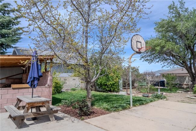 525 E F St, House other with 3 bedrooms, 2 bathrooms and 2 parking in Tehachapi CA | Image 33