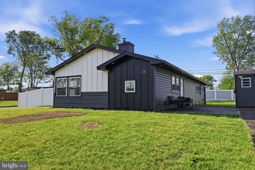 25 Gun Rd, LEVITTOWN, PA, 19057-3430 | Card Image