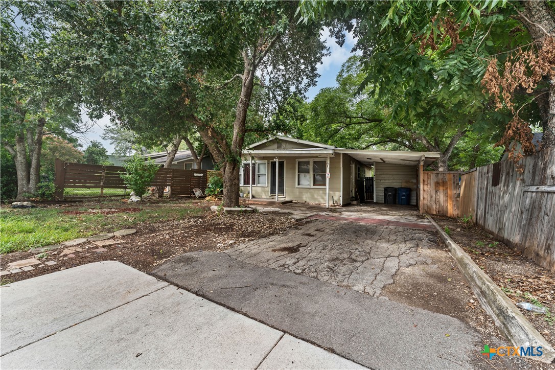 Grape Ave, New Braunfels, TX 78130
