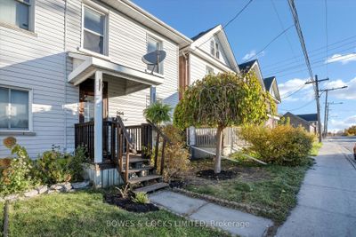 266 Wolfe St, Home with 3 bedrooms, 1 bathrooms and 1 parking in Peterborough ON | Image 3