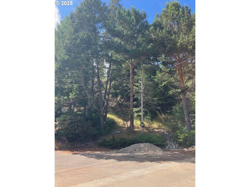0 Fir St, North Bend, OR, 97459 | Card Image