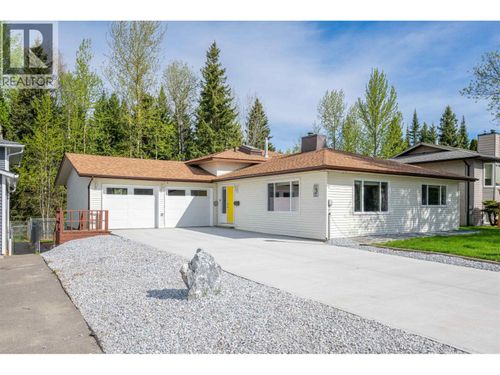 8272 St John Cres, Prince George, BC, V2N4H8 | Card Image