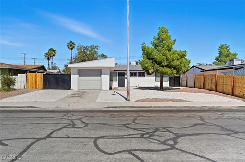 3917 Alou Dr, Las Vegas, NV, 89110-1101 | Card Image