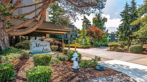 333-2500 81st Ave Se, Mercer Island, WA, 98040-2242 | Card Image