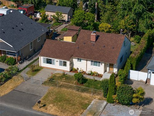 25033 20th Avenue S, Des Moines, WA, 98198 | Card Image