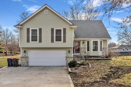 15319 Cedar Street, Basehor, KS, 66007 | Card Image