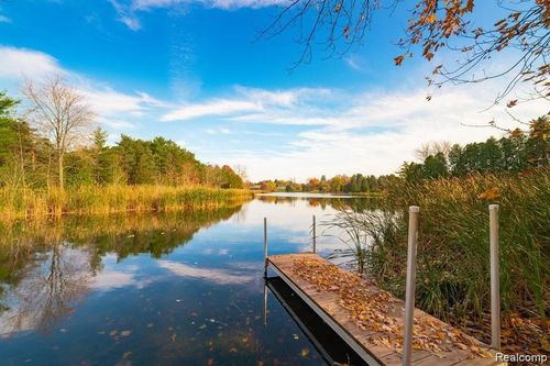 1221 & 1231 Thistleridge Drive, Groveland Township, MI, 48442 | Card Image