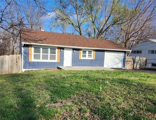 5917 Nw Bell Rd, Parkville, MO, 64152-3515 | Card Image