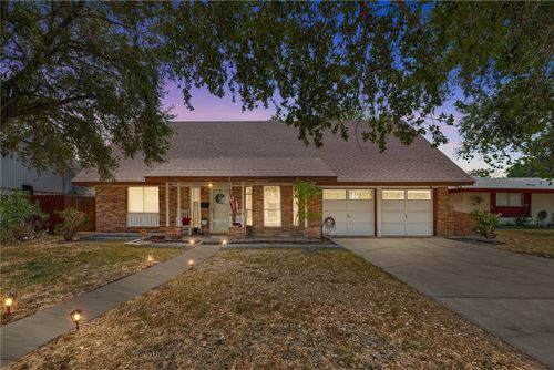 106 Blanco Dr, Portland, TX, 78374-1302 | Card Image