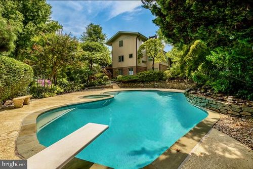 6952 Kyleakin Ct, MCLEAN, VA, 22101-1556 | Card Image