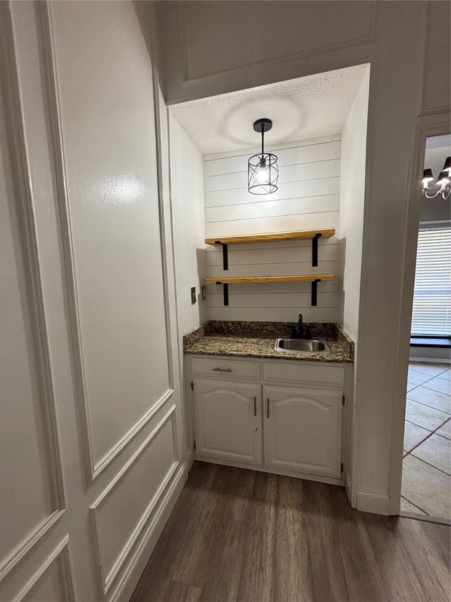 Wet bar in living room | Image 7
