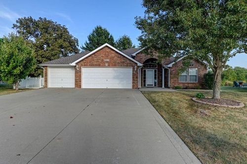 1701 Nw Willow Dr, Grain Valley, MO, 64029-8008 | Card Image