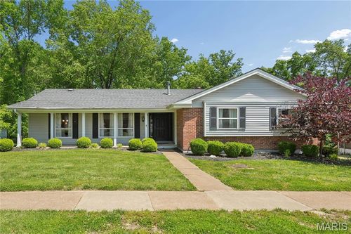 835 Bergquist Dr, Ballwin, MO, 63011-4215 | Card Image