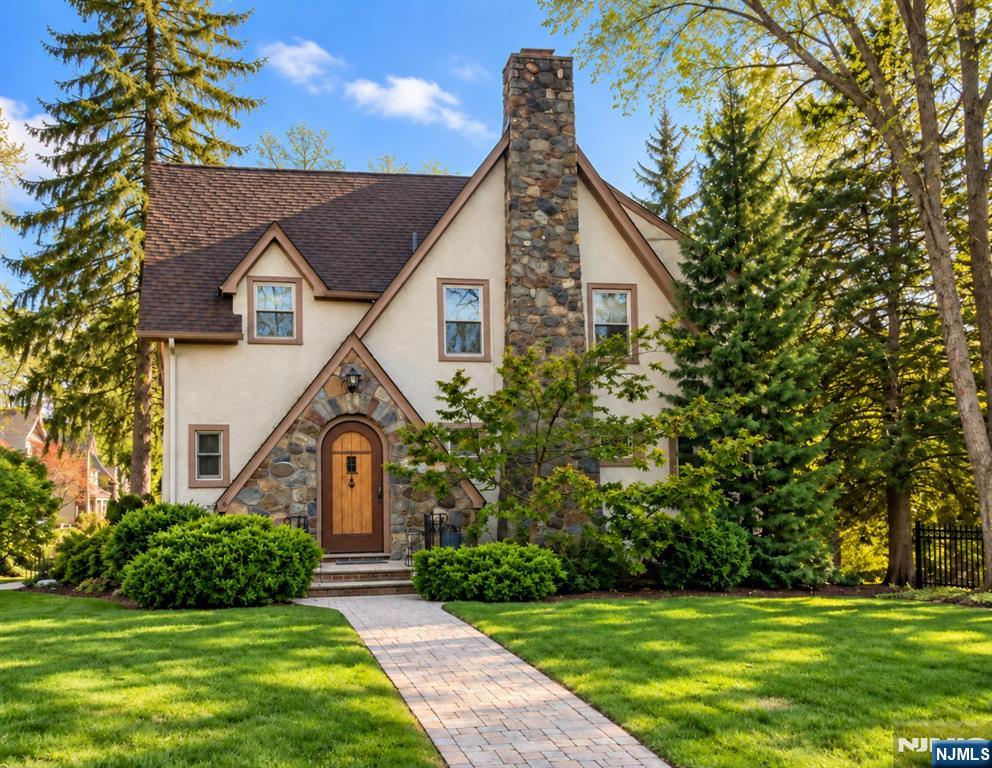 Residential Lease in Glen Rock