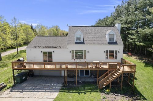 W6815 N Walworth Rd, WALWORTH, WI, 53184-5512 | Card Image