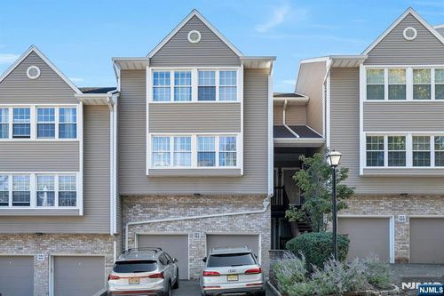 581 Windsor Dr, Palisades Park, NJ, 07650-2354 | Card Image