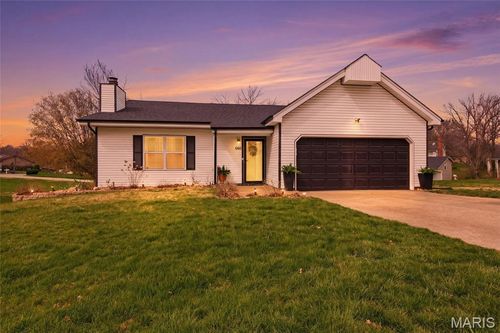 680 Lakewood Dr, Lake St Louis, MO, 63367-1311 | Card Image