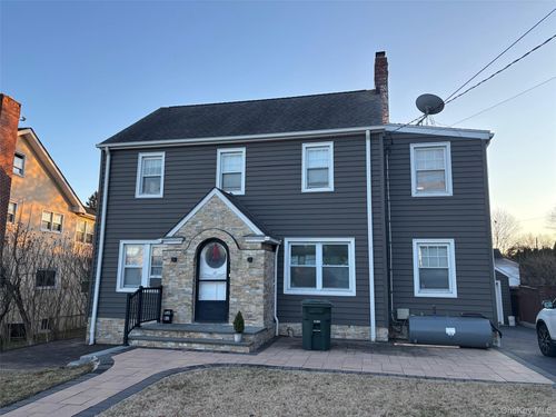 82 Putnam Ave, Port Chester, NY, 10573-2718 | Card Image