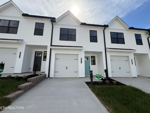 8811 Chapman Trace Way, Knoxville, TN, 37920 | Card Image