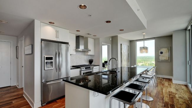 APT-1707 - 300 Bowie St, Condo with 2 bedrooms, 2 bathrooms and 2 parking in Austin TX | Image 5