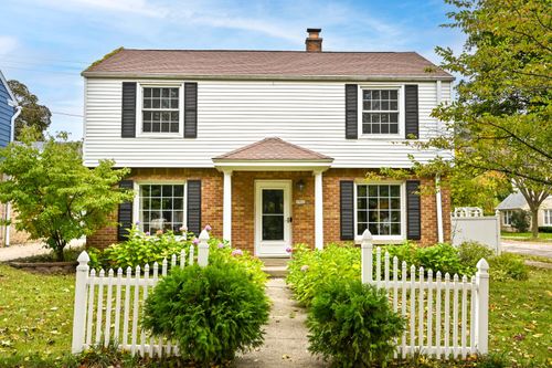 2902 N 68th St, Milwaukee, WI, 53210-1207 | Card Image