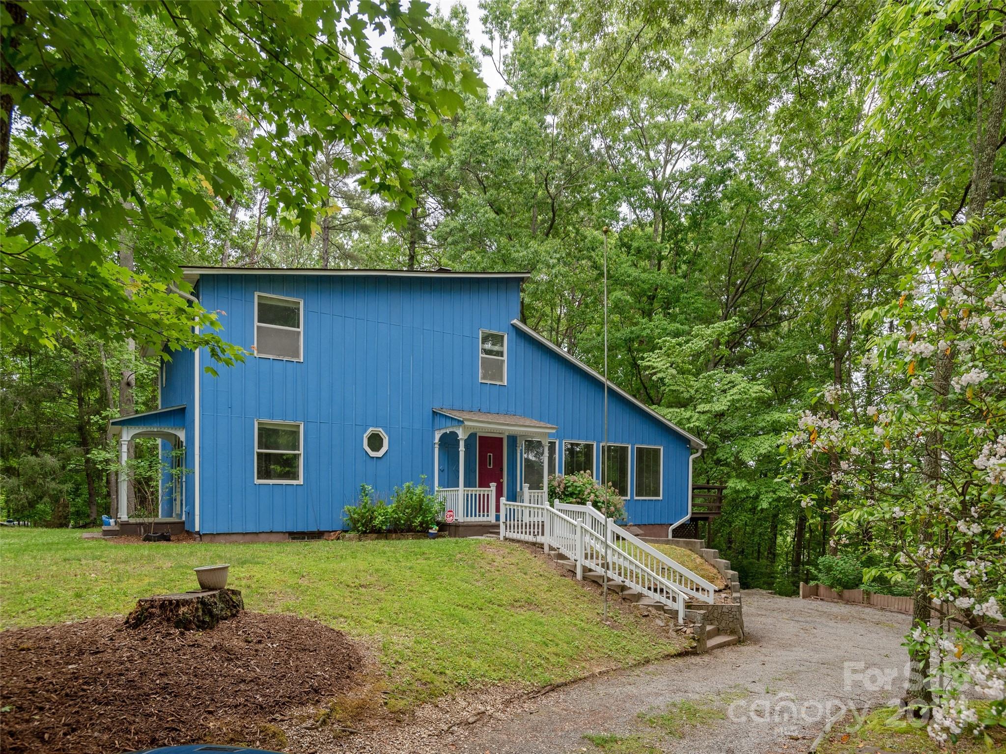 Edna Oaks Rd, Hendersonville, NC 28792