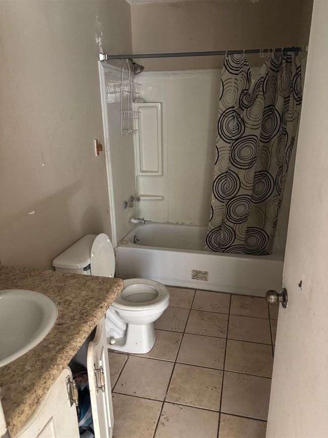 303 Sandra St, House other with 4 bedrooms, 2 bathrooms and null parking in PERRY FL | Image 6