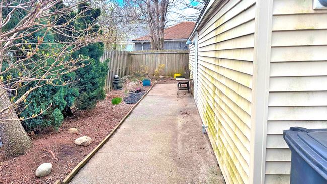 20864 Hollywood St, House other with 2 bedrooms, 1 bathrooms and null parking in Harper Woods MI | Image 6