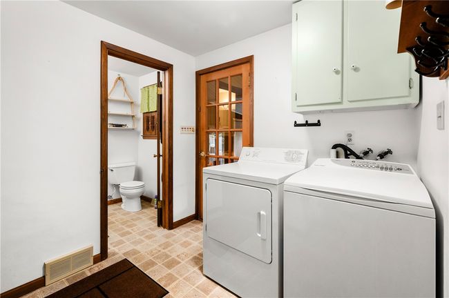 WASHER AND DRYER ARE LOCATED ON THE MAIN FLOOR! | Image 11