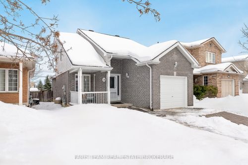 9 Julia Cres, Orillia, ON, L3V7Y9 | Card Image