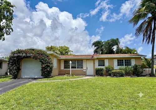 830 Sw 64th Pkwy, Pembroke Pines, FL, 33023-1507 | Card Image