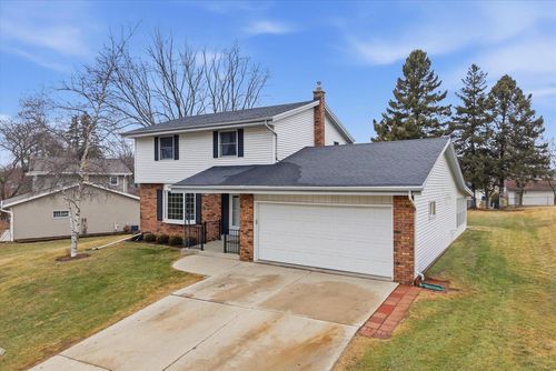 424 E Norport Drive, Port Washington, WI, 53074 | Card Image