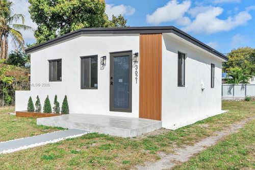 3621 Sw 48th Ave, West Park, FL, 33023-6922 | Card Image