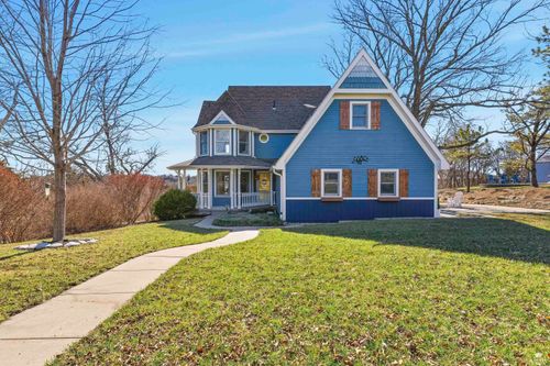 3215 Driftwood Dr, Manhattan, KS, 66503-8453 | Card Image