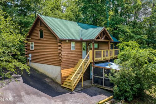 612 Magic Kingdom Ln, Sevierville, TN, 37876-2482 | Card Image
