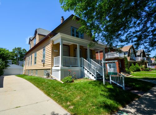 4019 N Stowell Ave, Shorewood, WI, 53211-2133 | Card Image