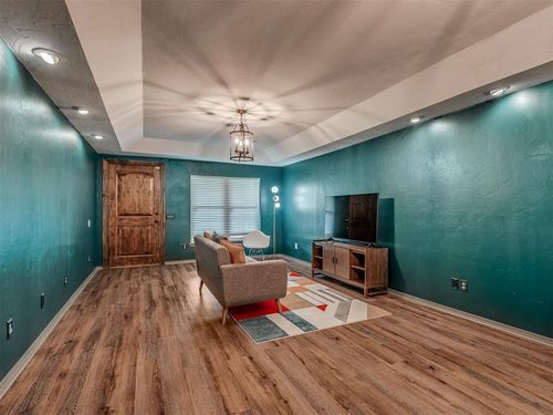 112 N Broadway St, Crescent, OK, 73028-9052 | Card Image