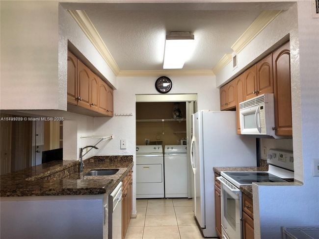 APT-1112 - 9777 Westview Dr, Condo with 2 bedrooms, 2 bathrooms and null parking in Coral Springs FL | Image 4