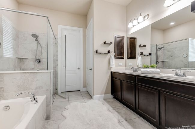 10539 Far Reaches Ln, House other with 5 bedrooms, 4 bathrooms and null parking in Helotes TX | Image 13