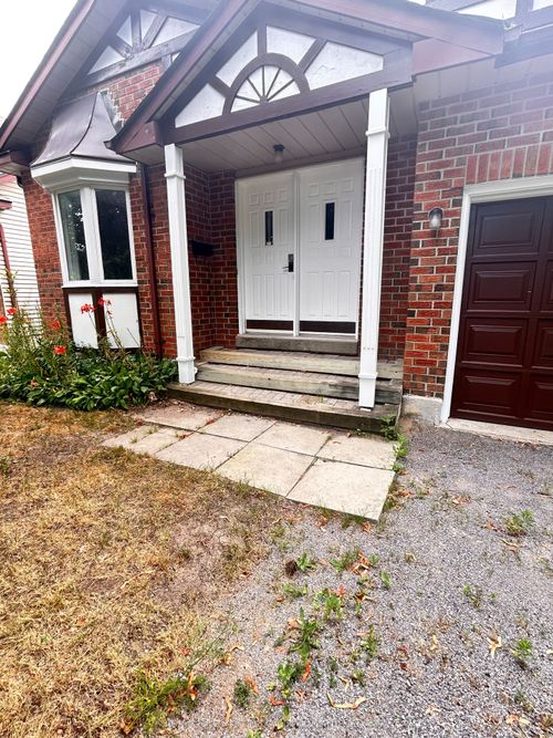 471 Laurie Ave, Peterborough, ON, K9L1X7 | Card Image