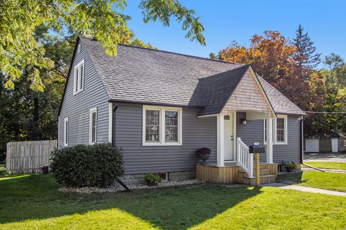 706 N Front St, Dowagiac, MI, 49047-1209 | Card Image